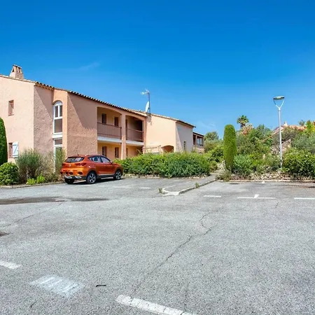 Joli Avec Jardin Dans Avec Piscines * Saint-Raphael (Var)