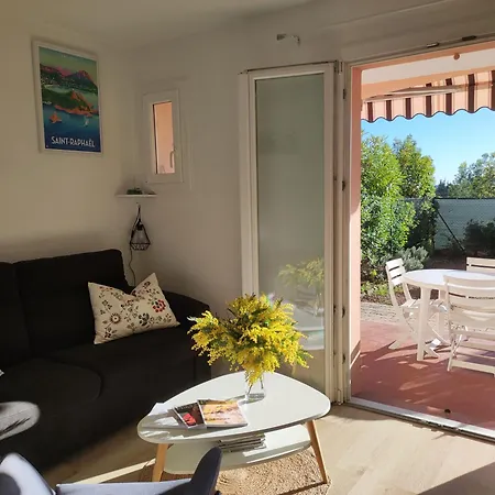 Apartment Joli Avec Jardin Dans Avec Piscines Saint-Raphael (Var)