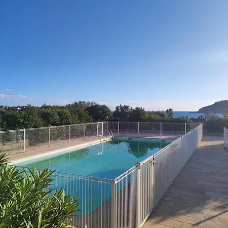 Joli Avec Jardin Dans Avec Piscines Apartment *