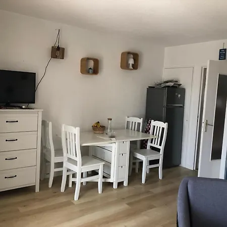 Joli Avec Jardin Dans Avec Piscines Apartment