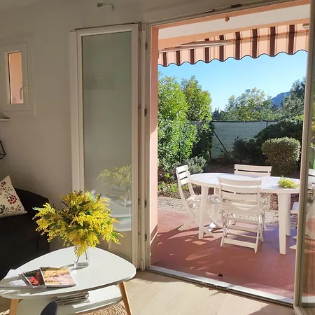 Joli Avec Jardin Dans Avec Piscines Apartment *